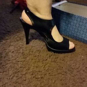 Vera Wang Adami Black heels