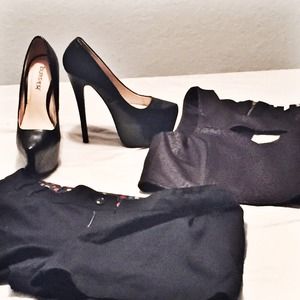 Black pumps