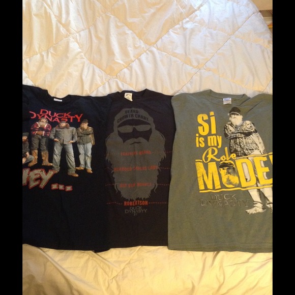 ⭐️SOLD!!⭐️3 duck dynasty t-shirts