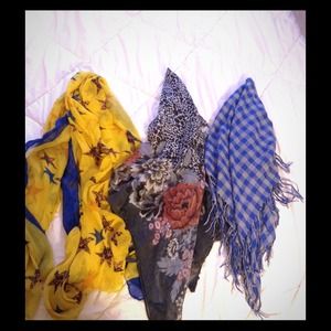 💥Bundle!💥 3 scarves