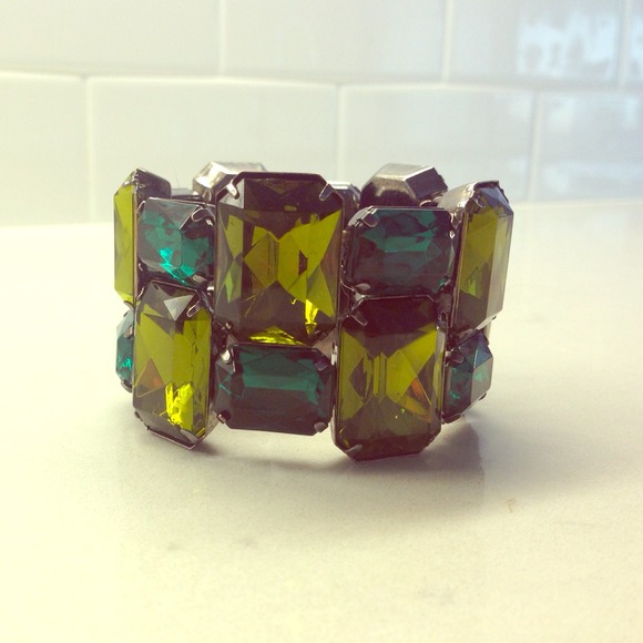 Green jeweled bracelet, lovely colors!