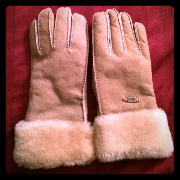 Brand NEW EMU Tan Gloves