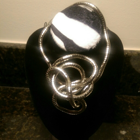 Silver twist stretch style necklace - Picture 1 of 3