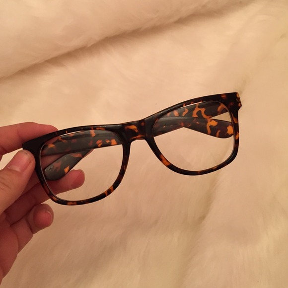 💭holding💭 Non Prescription Fashion Glasses