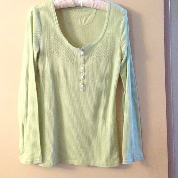60% cotton/polyester mint green long sleeves top
