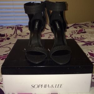 Brand new Black scrappy shoe