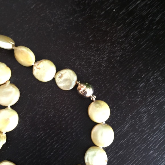 🎉HP🎉NWOT 42" Champagne 13mm Coin Pearl Necklace - Picture 2 of 2