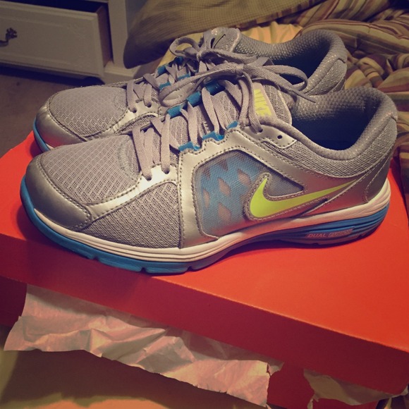 Womens Nike dual fusion sneakers