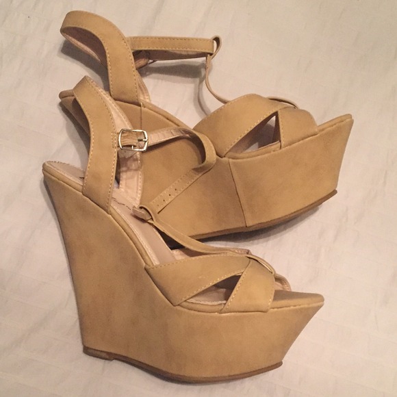 Tan nude wedges with strap