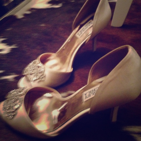 Badgley Mischka champagne pumps.