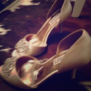 Badgley Mischka champagne pumps.