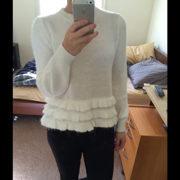 ❌SOLD❌Brand New Ruffle Bottom Sweater - Picture 3 of 3