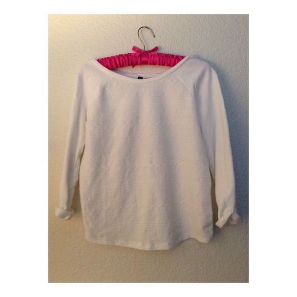 H&M white tribal patterned sweatshirt