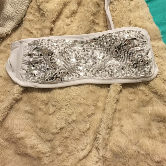 Bathing suits - Picture 2 of 4