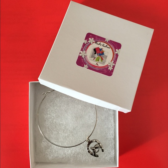 NEW horse and horseshoe bangle