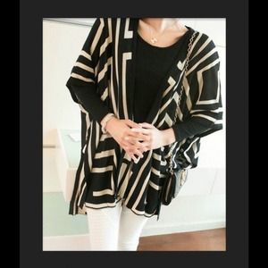 BLACK W/CREAM AMAZING SHAWL