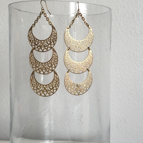 Gold tiers drop earrings