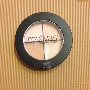 Motives quad light