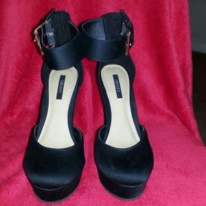 High black wedges