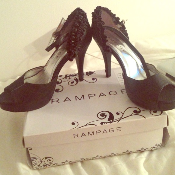 Rampage black ruffle shoe