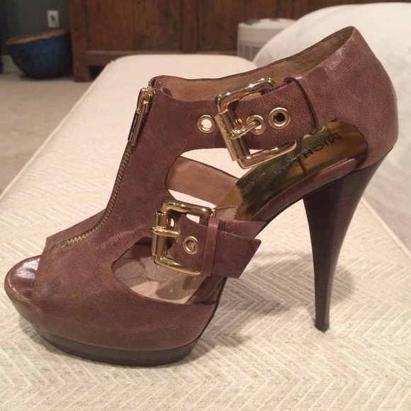 🚫SOLD🚫Michael Kors sexy taupe platform heels
