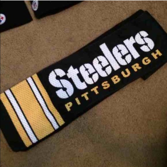 Bundle : steelers scarf and hat.