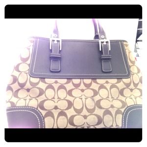 💯% Authentic Coach purse (medium size)