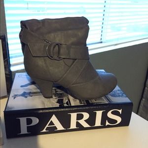 shiek midcalf boots color gray