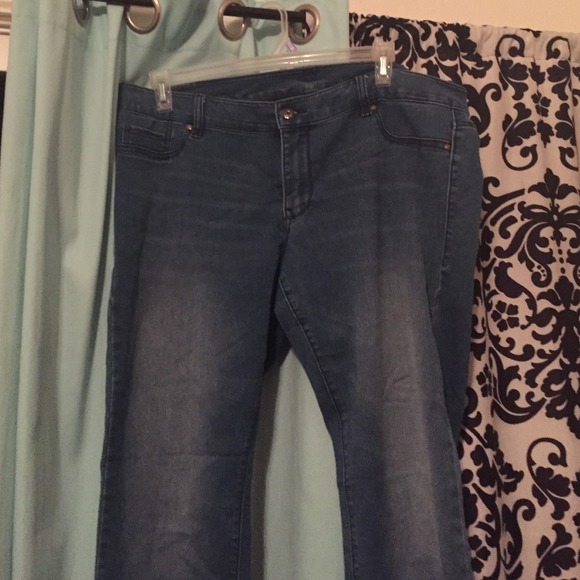 Light blue wash skinnys