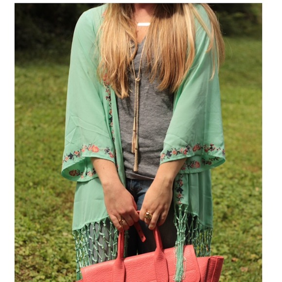SOLD!!! Mint kimono - Picture 2 of 3