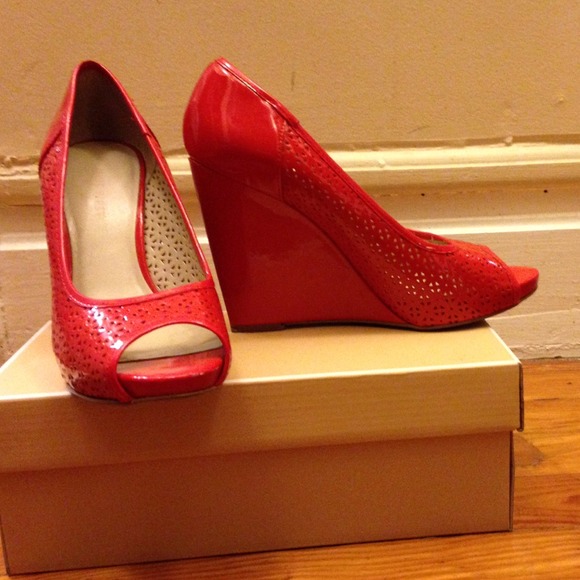Nine West peekaboo wedge heels