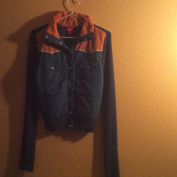 Sweater - Picture 1 of 2