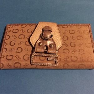 Guess wallet with 9 compartments