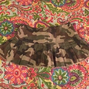 Camo skirt with side zipper