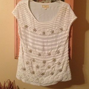 🙅🙅🙅 SOLD 🙅🙅🙅White & rhinestone top