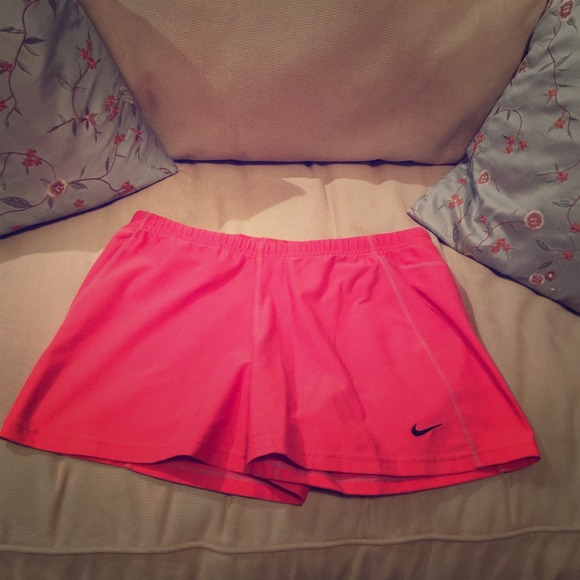 Nike Dry-fit Athletic Shorts - size M