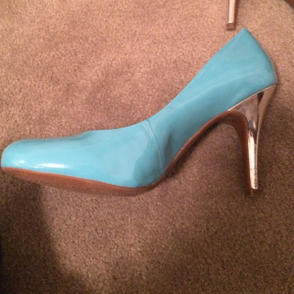 Light blue Jessica Simpson heels (2inches) - Picture 2 of 4