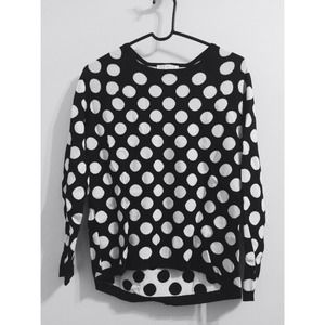 polka dot long sleeve top!⚪️⚫️⚪️⚫️