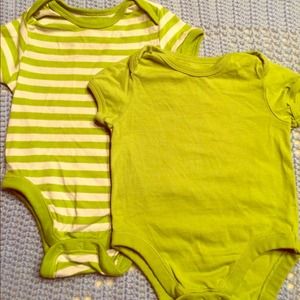 Old Navy 2 piece set baby tops. 3-6 month