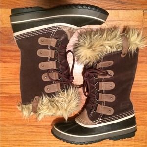 NWOT Sorel joan of arc boots