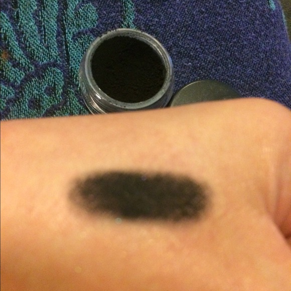 "Onyx" bareMineral eyecolor - Picture 3 of 3