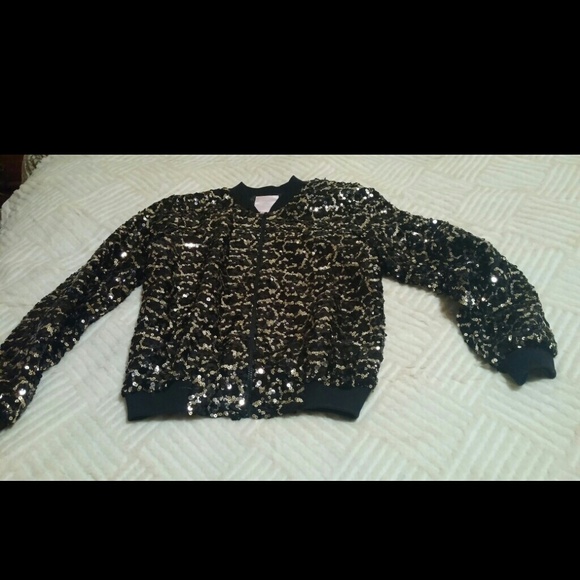 Romeo and Juliet Couture - Picture 3 of 4