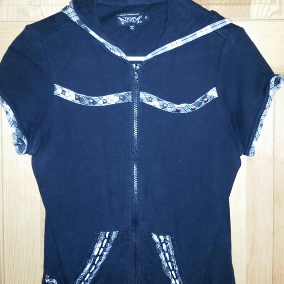 Black and white Tripp zippered top