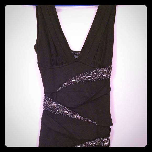 Black V-Neck Fitted Dress
