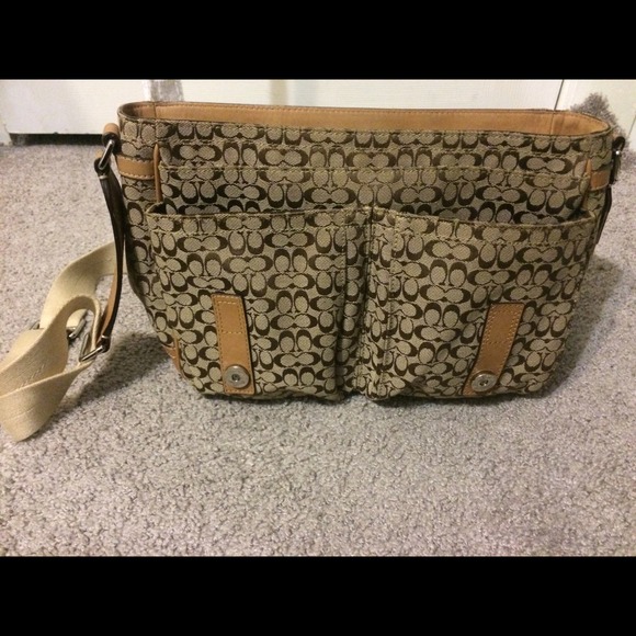 COACH Vachetta Signature Messenger Bag - Picture 2 of 4