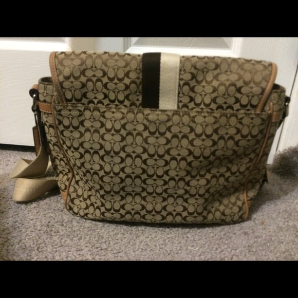 COACH Vachetta Signature Messenger Bag - Picture 3 of 4