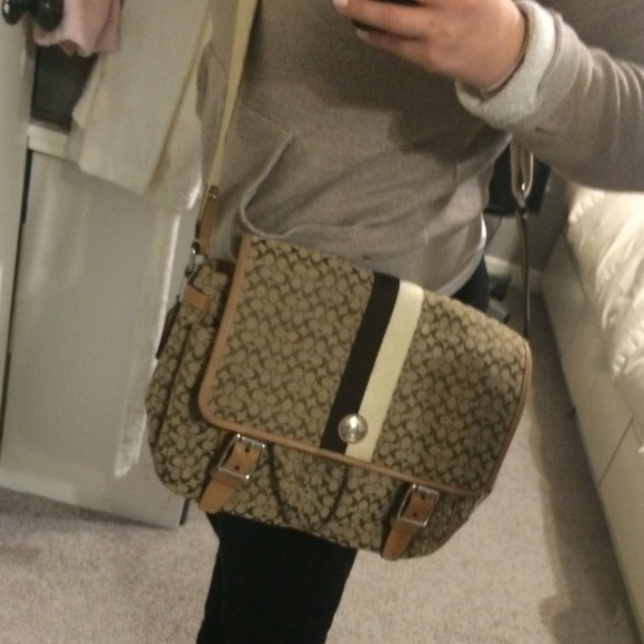 COACH Vachetta Signature Messenger Bag - Picture 4 of 4