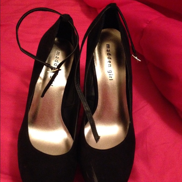 Madden Girl black wedges - Picture 1 of 2