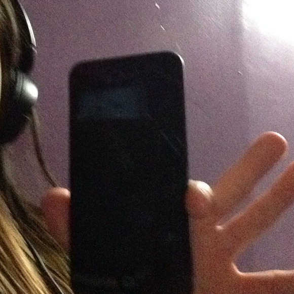 I am selling an iPod four