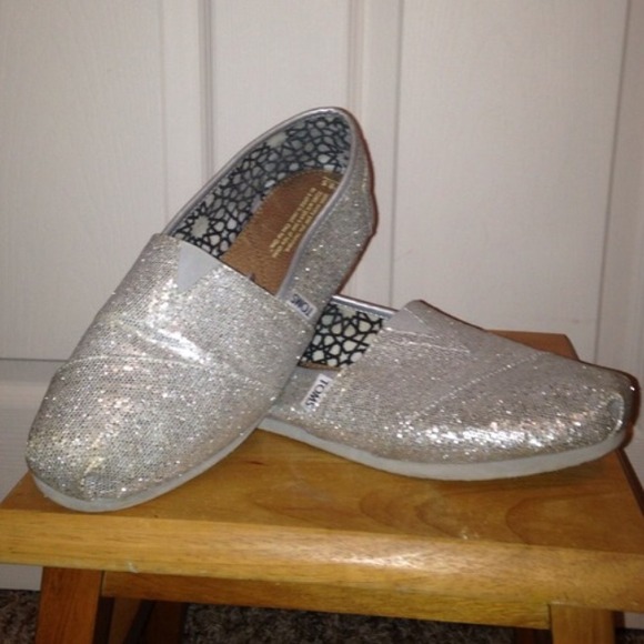 TOMS - sparkly silver sequin - size 8.5